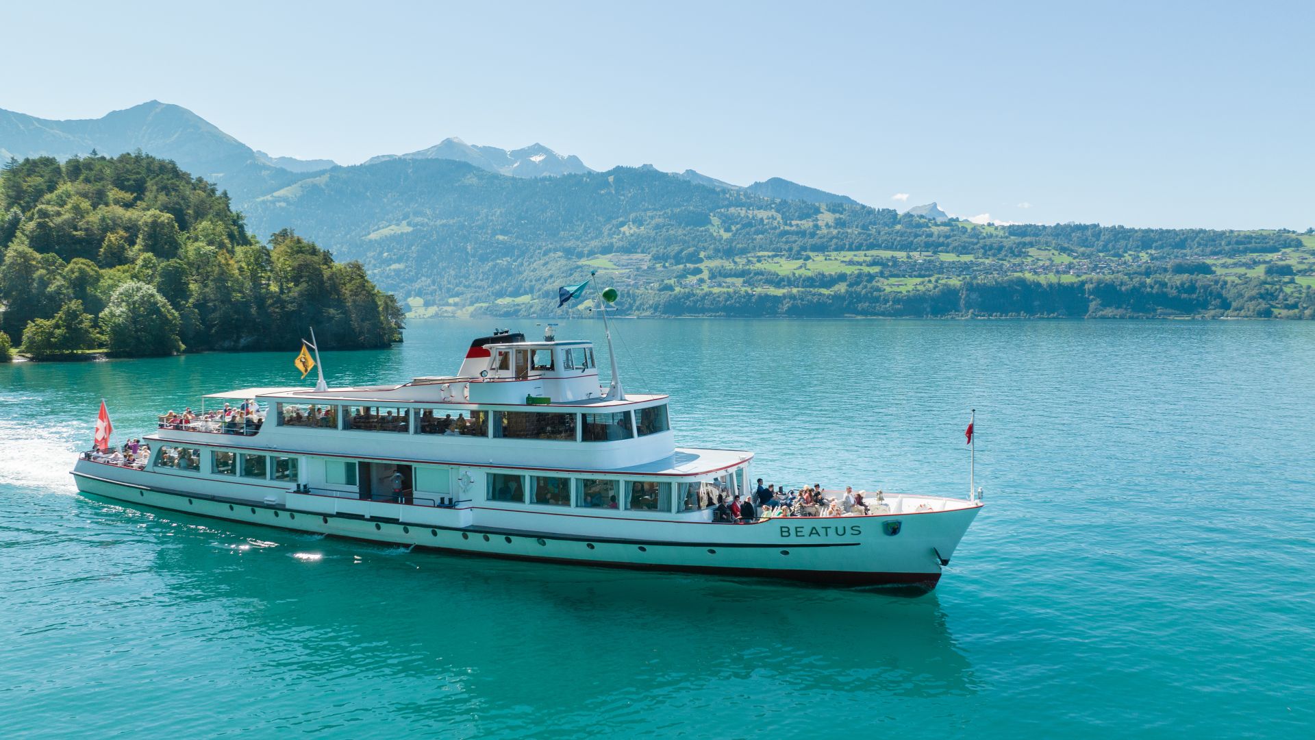 Panoramablick auf den Thunersee