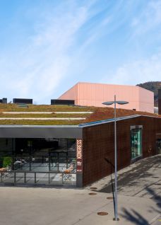 Moderne Kongresshalle KKThun Aussenansicht