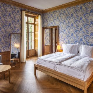 Elegantes Doppelzimmer mit Seeblick