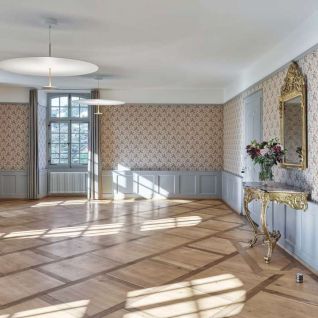 Heller Salon mit Parkett, Stuck und grossen Fenstern für Business-Events