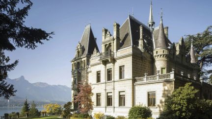 Schloss H&uuml;negg Panoramaansicht