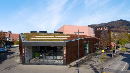 Moderne Kongresshalle KKThun Aussenansicht