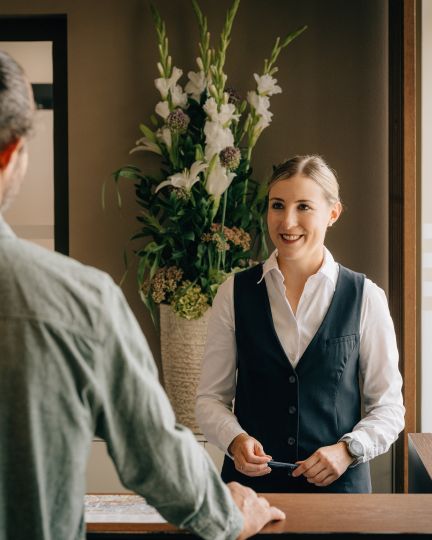 Herzlicher Empfang an der Rezeption