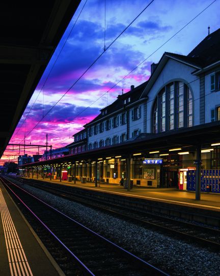 Bahnhof Thun bei Sonnenuntergang