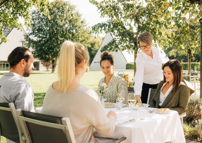 Business-Lunch im Gr&uuml;nen am Thunersee