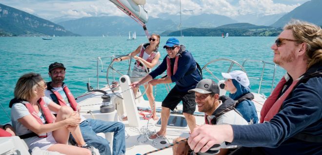 Teambuilding auf dem Segelboot am Thunersee